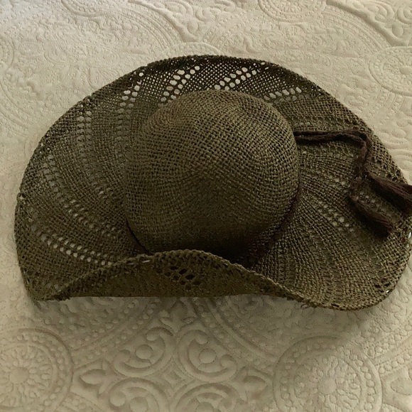 Banana Republic Accessories - 🦋Women’s hat🦋